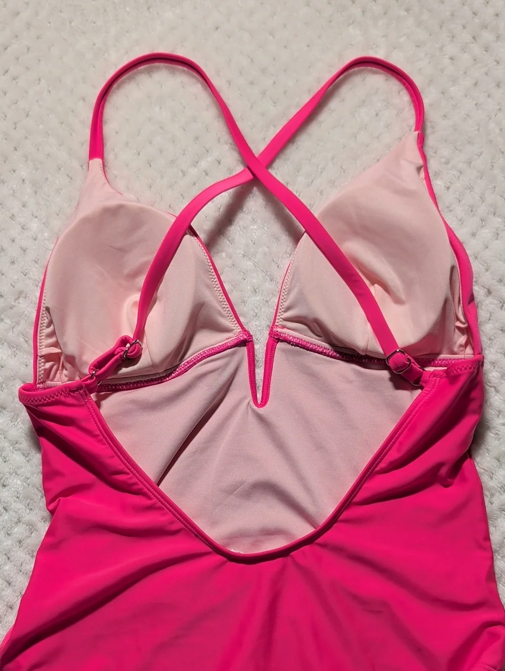 Cupshe V-Neck Crisscross Back One Piece Swimsuit